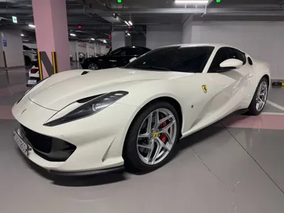 Ferrari 812 · 2020 год