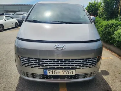 Hyundai Staria · 2023 год