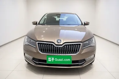 Skoda Superb 2016, 183800 км, за 6302 USD