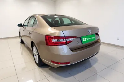Skoda Superb 2016, 183800 км, за 6302 USD