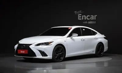 Lexus ES · 2022 год