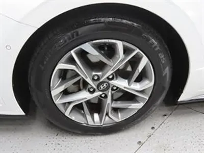 Hyundai Sonata 2021, 93385 км, за 10921.14 USD