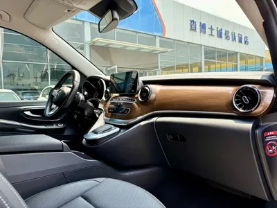 Mercedes-Benz V-Class 2021, 110000 км, за 28891.93 USD