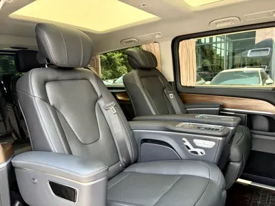 Mercedes-Benz V-Class 2021, 110000 км, за 28891.93 USD
