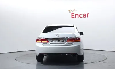 Honda Accord 2015, 140551 км, за 5219.69 USD