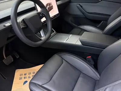 Tesla Model Y 2025, 17000 км, за 27741.12 USD