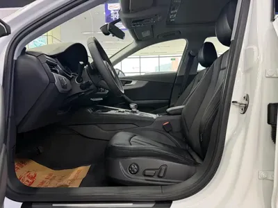Audi A4L 2017, 48000 км, за 13213.4 USD
