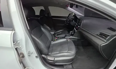 Hyundai Avante 2019, 105829 км, за 7548.9 USD - фото 10