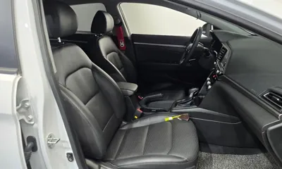 Hyundai Avante 2019, 64894 км, за 8204.72 USD - фото 26