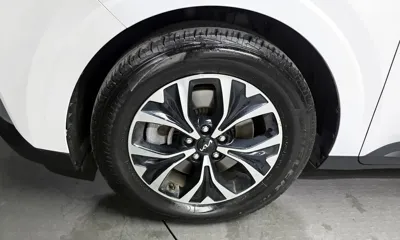 Kia Canival 2023, 100605 км, за 7422.59 USD