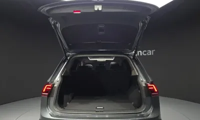 Volkswagen Tiguan 2018, 67744 км, за 18851.97 USD - фото 19