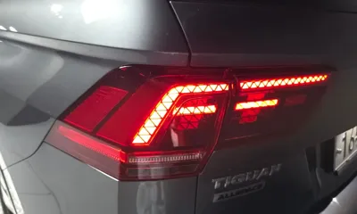 Volkswagen Tiguan 2018, 67744 км, за 18851.97 USD - фото 23