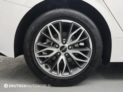 Kia K5 2022, 88454 км, за 12295.09 USD