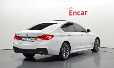 BMW 5-Series 2018, 96067 км, за 15721.41 USD