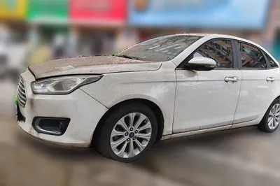 Ford Escort · 2015 год