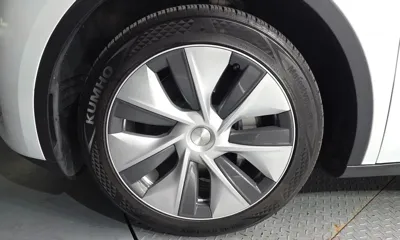 Tesla Model Y 2024, 32896 км, за 27438.62 USD