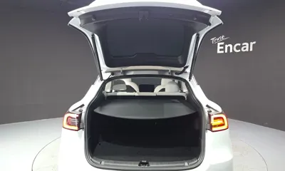 Tesla Model Y 2024, 32896 км, за 27438.62 USD - фото 18