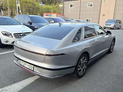 Hyundai Grandeur 2023, 207000 км, за 10358.31 USD