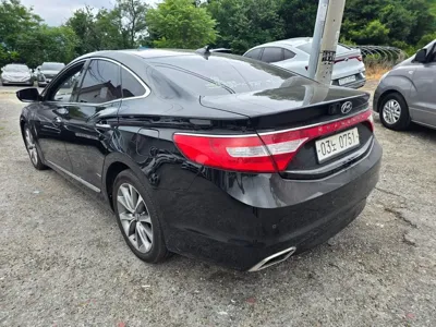 Hyundai Grandeur 2016, 143125 км, за 4225.44 USD
