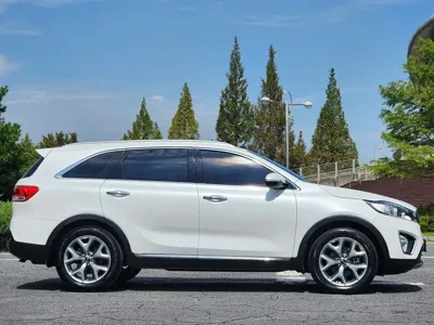 Kia Sorento 2015, 191000 км, за 5724.7 USD