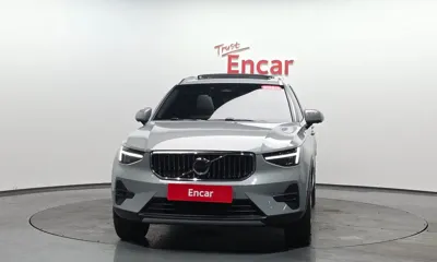 Volvo XC40 2025, 13018 км, за 28344.89 USD