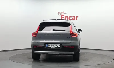 Volvo XC40 2025, 13018 км, за 28344.89 USD
