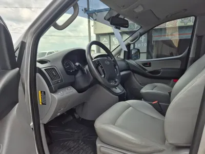 Hyundai Starex 2017, 260000 км, за 4228.47 USD