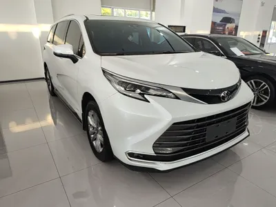 Toyota Sienna 2024, 40300 км, за 39888 USD