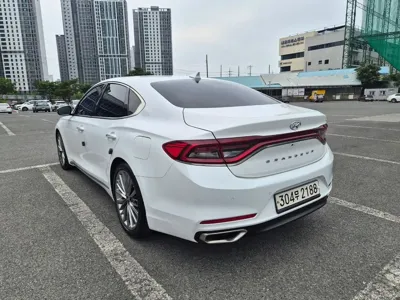 Hyundai Grandeur 2018, 173097 км, за 7871.46 USD