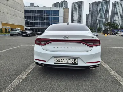 Hyundai Grandeur 2018, 173097 км, за 7871.46 USD