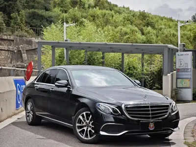 Mercedes-Benz E-Class 2019, 54000 км, за 24914.16 USD