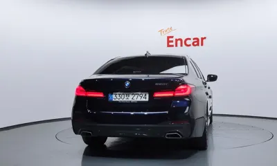 BMW 5-Series 2022, 25229 км, за 26208.61 USD
