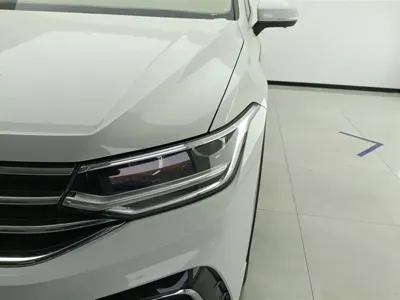 Volkswagen Tiguan L 2023, 62500 км, за 19125.06 USD