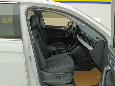Volkswagen Tiguan L 2023, 62500 км, за 19125.06 USD - фото 8