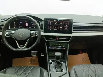Volkswagen Tiguan L 2023, 62500 км, за 19125.06 USD - фото 12