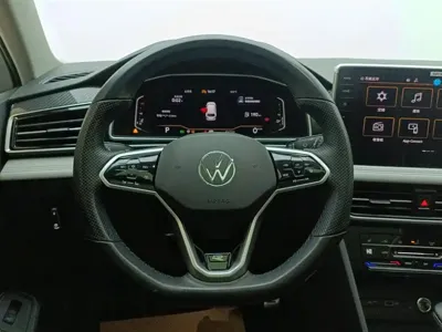 Volkswagen Tiguan L 2023, 62500 км, за 19125.06 USD - фото 15