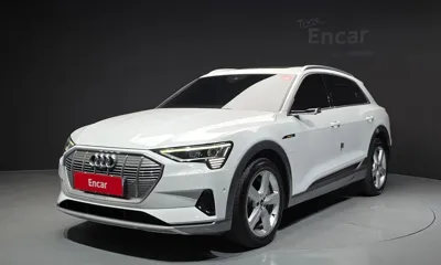Audi e-tron · 2022 год