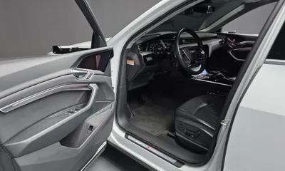 Audi e-tron 2022, 68149 км, за 29217.37 USD - фото 10