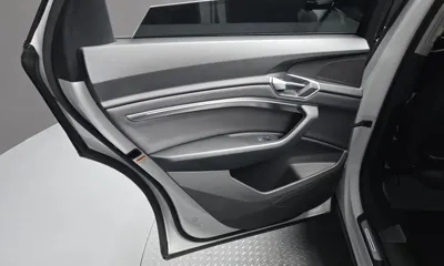 Audi e-tron 2022, 68149 км, за 29217.37 USD - фото 25