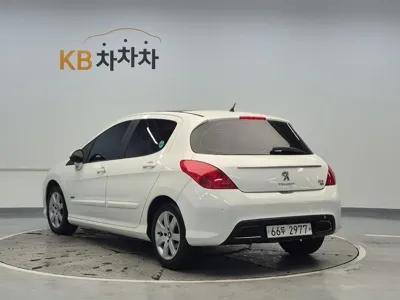 Peugeot 308 2014, 69375 км, за 3577.94 USD
