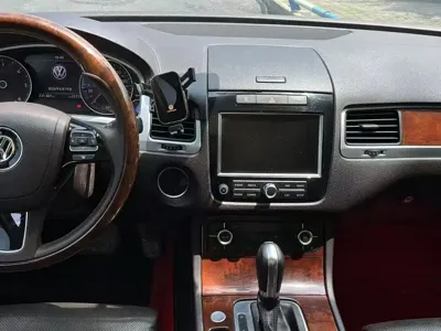 Volkswagen Touareg 2013, 150000 км, за 13112.38 USD