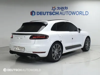 Porsche Macan 2015, 103698 км, за 21792.89 USD