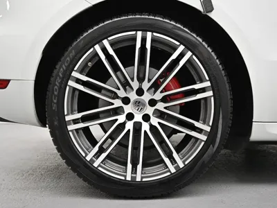 Porsche Macan 2015, 103698 км, за 21792.89 USD