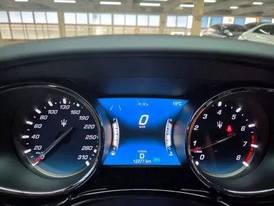 Maserati Quattroporte 2019, 12300 км, за 39312.85 USD - фото 8