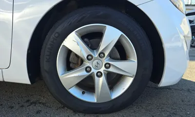 Hyundai Avante 2012, 178371 км, за 2180.38 USD