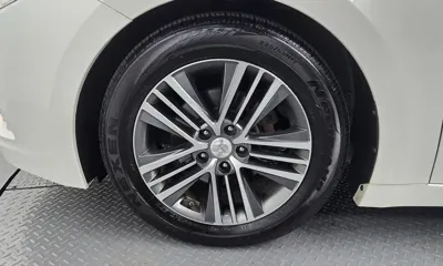 Hyundai Grandeur 2014, 235426 км, за 3479.06 USD