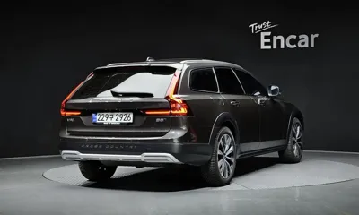 Volvo V90 2021, 111294 км, за 21125.81 USD