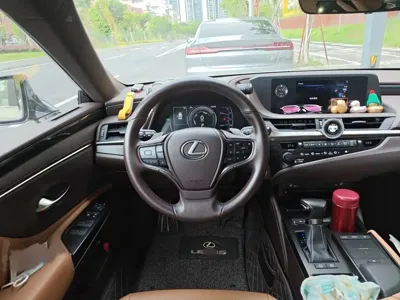 Lexus ES 2019, 116800 км, за 24852.37 USD