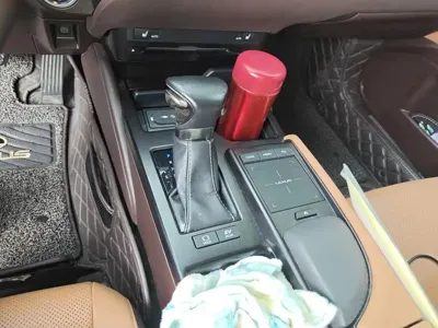 Lexus ES 2019, 116800 км, за 24852.37 USD - фото 7