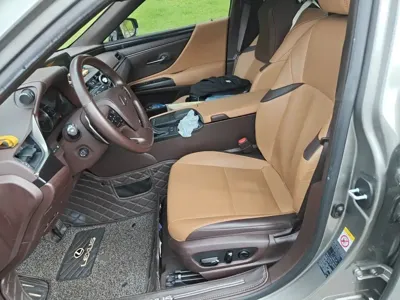 Lexus ES 2019, 116800 км, за 24852.37 USD - фото 8